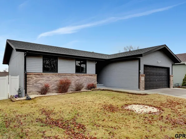 2024 NW 54th St, Lincoln, NE 68528