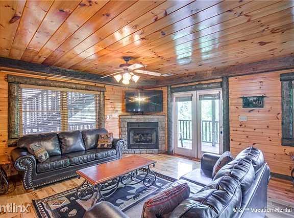 One of Pine Tree Lodges 2 living rooms