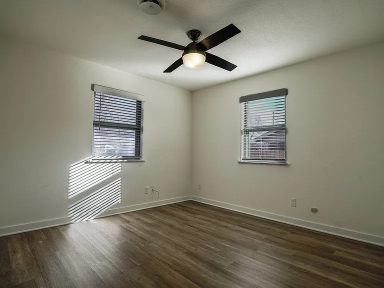 229 N Broyles St — Photo 11