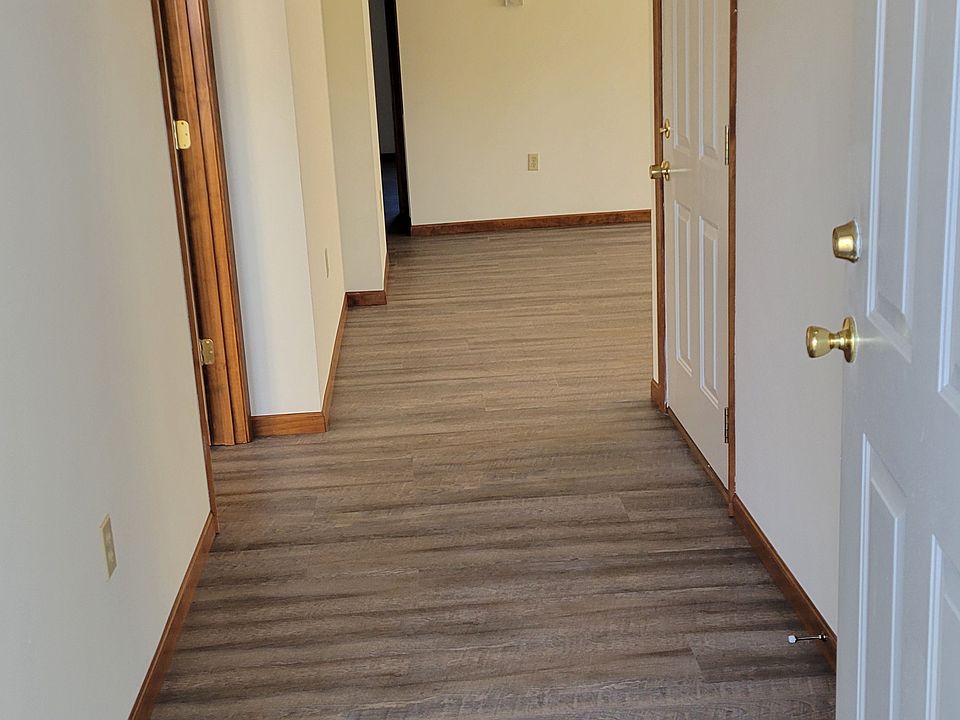 ENTRY HALLWAY