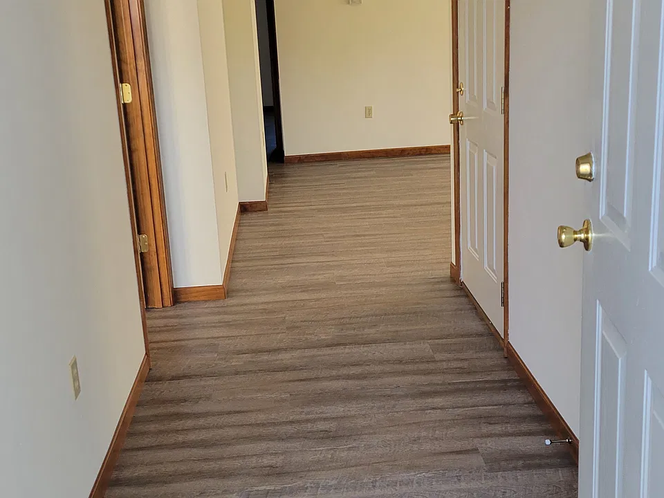 ENTRY HALLWAY