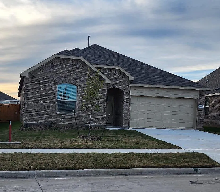 1422 Mesquite Ln — Photo 1