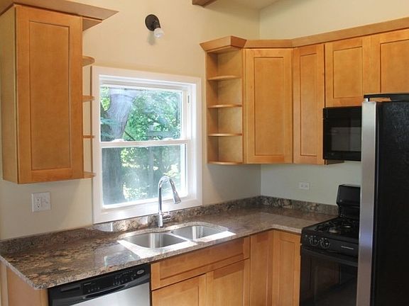 3rd image of 225 E Foster Ave