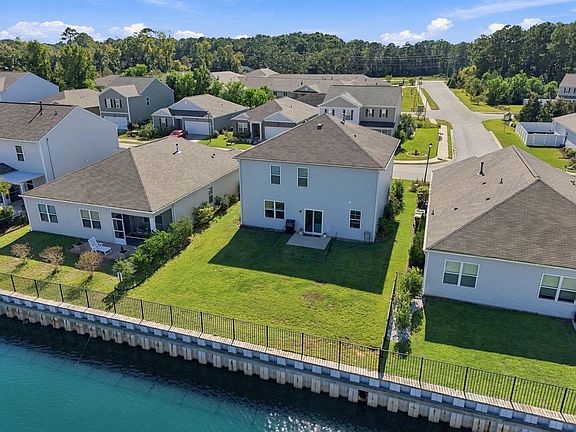 4th image of 215 Pin Oak Dr.