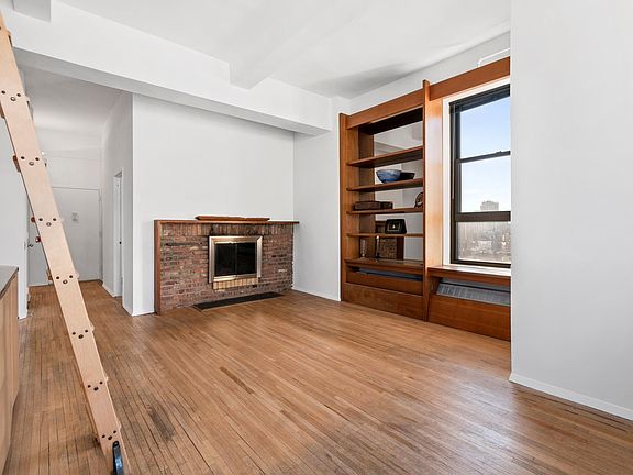 3rd image of 148 W 23rd St Penthouse F