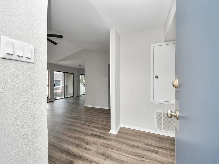 1818 Augusta Dr #14 — Photo 5