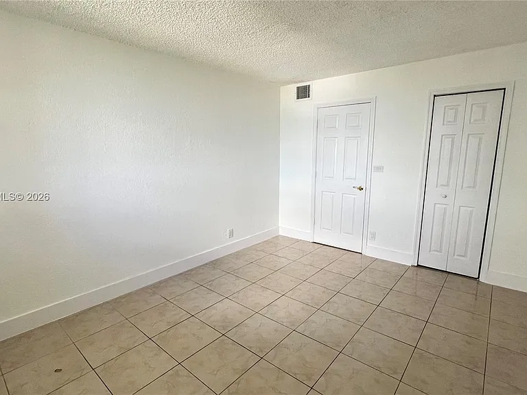 4550 NW 9th St #612E — Photo 9