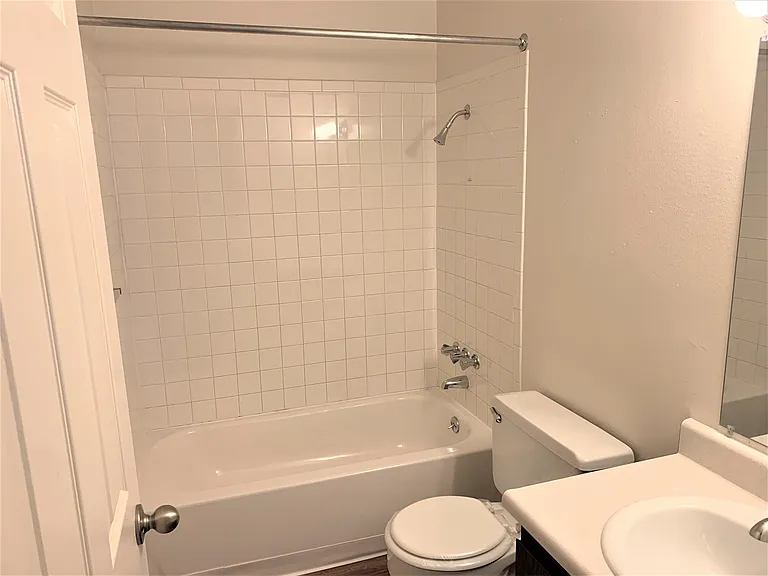 Grand Bend Club Apartments — Photo 32