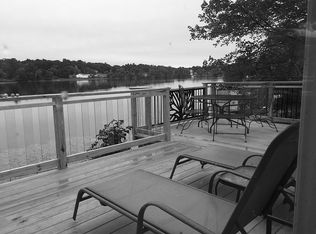 6 Lakeview Dr, Billerica, MA 01821
