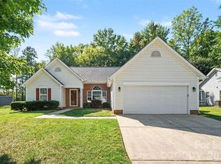 11609 Long Forest Dr, Charlotte, NC 28269
