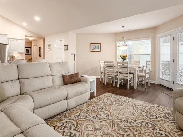 608 Newport Ln, Buckeye Lake, OH 43008