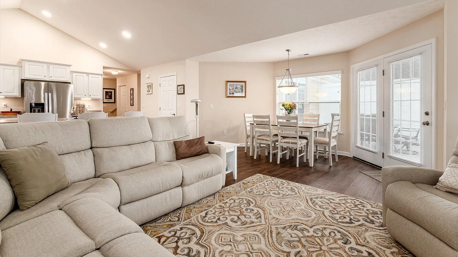 608 Newport Ln photo 1