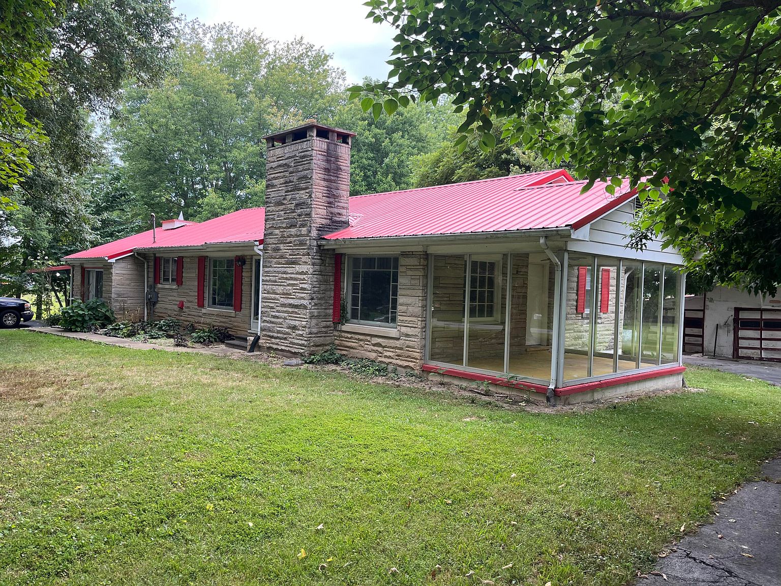 1033 Main St, Russell Springs, KY 42642 Zillow