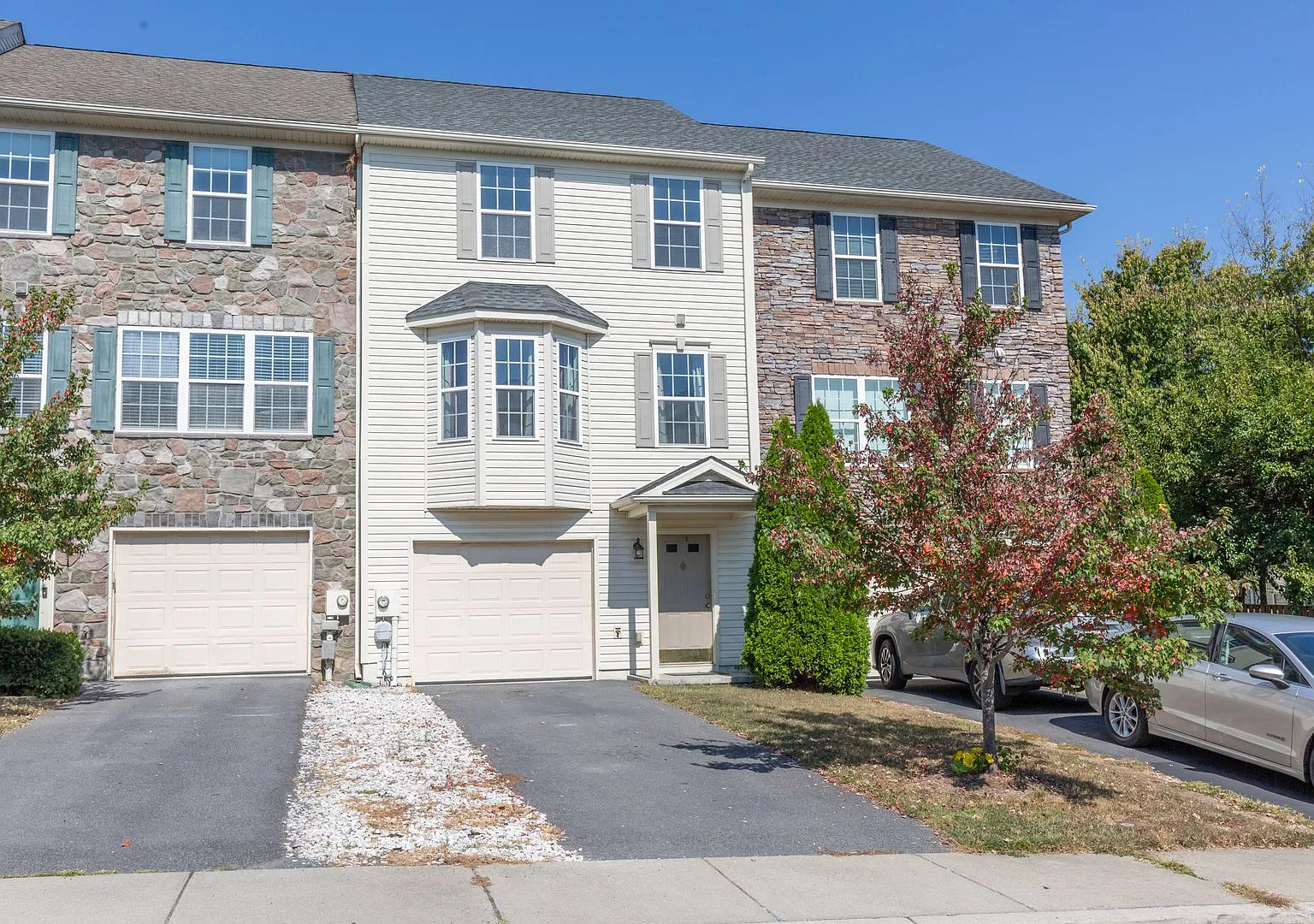 3 Bed, 2 Full/2 Half Bath, Townhome in Martinsburg, WV — Photo 1