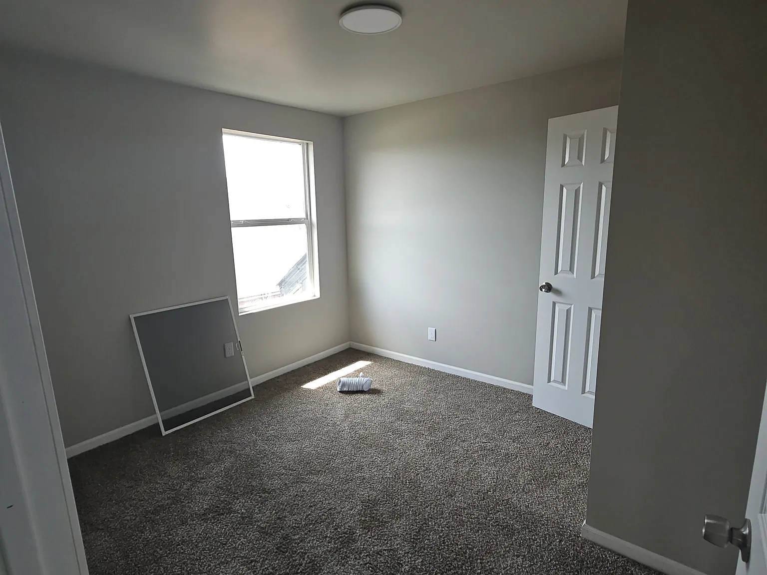 3 bed, 1200 sqft, $1,300 — Photo 4