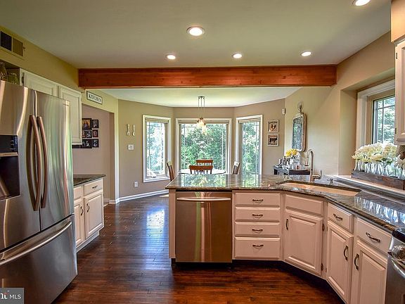 5th image of 205 Pine Valley Dr