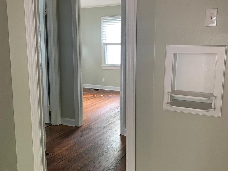 310 Bickett Blvd — Photo 6
