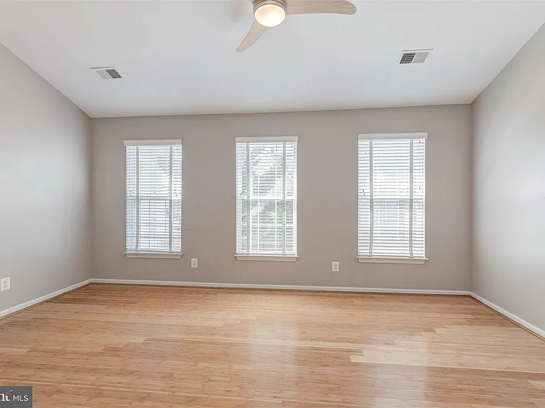 5140 Donovan Dr — Photo 15