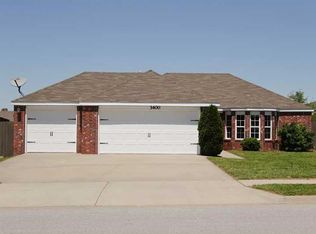 3400 SW Elm Manor Ave, Centerton, AR 72712