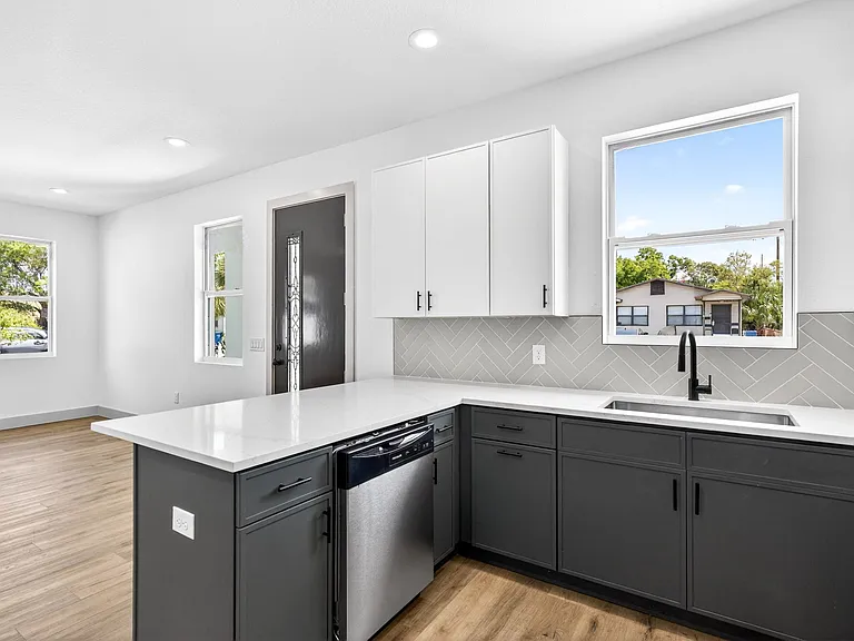 1139 29th St S — Photo 10