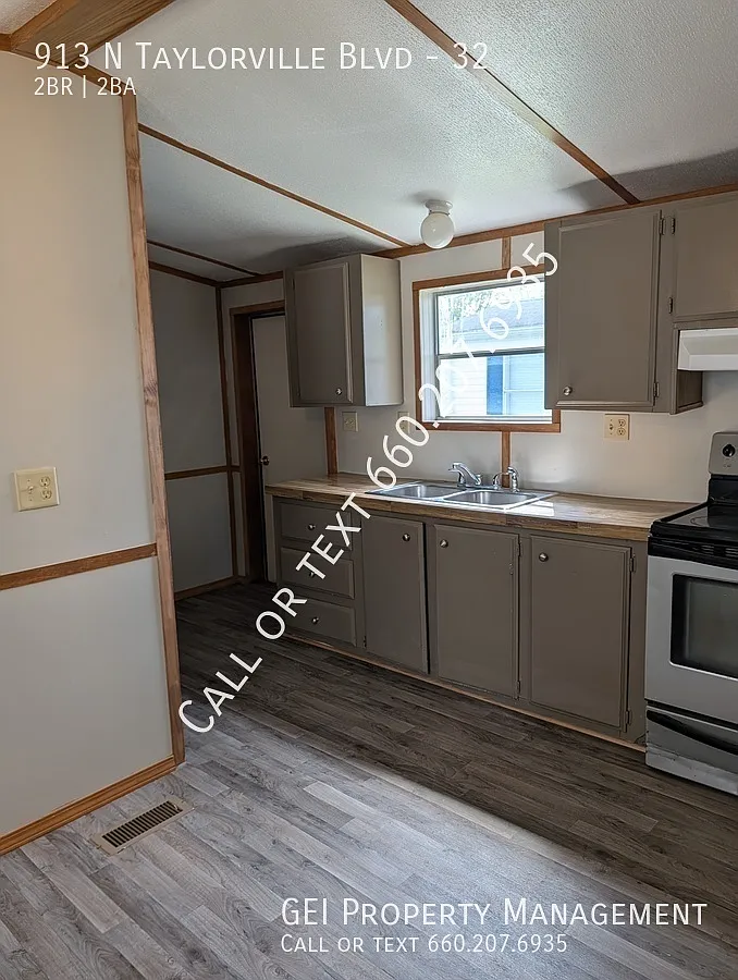 Super Clean, Remodeled 2 Bed, 2 Bath — Photo 3