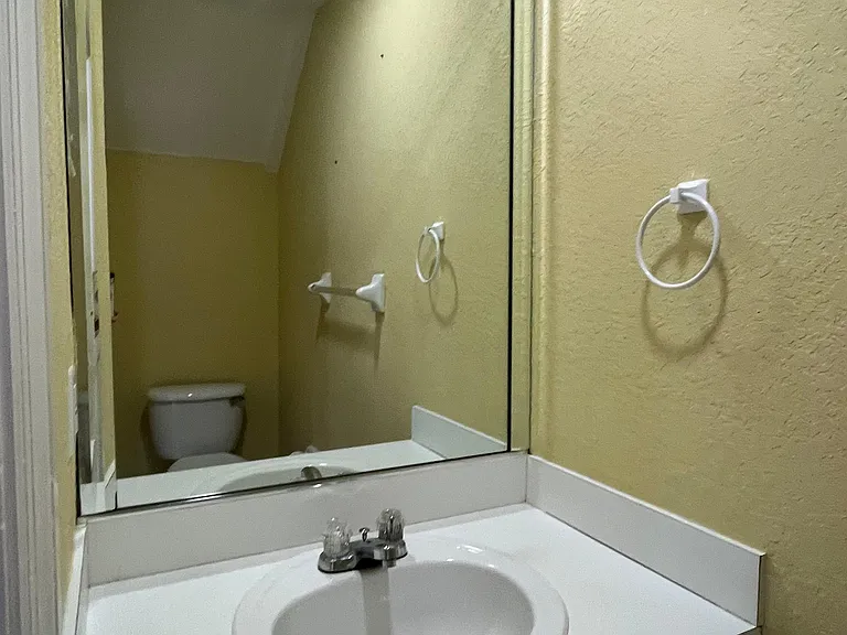 Bathroom on the ground floor, Picture 2