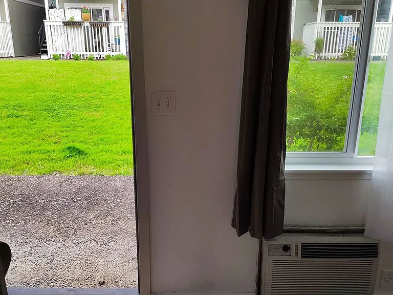 885 NE Sunset St #11 — Photo 6