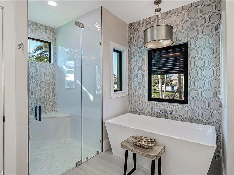 28070 Winthrop Cir — Photo 16