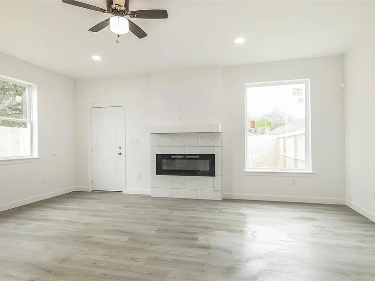 2305 Sakowitz St #B — Photo 4