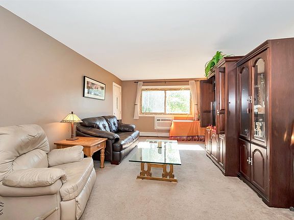 3rd image of 120B Collen Dr APT 207