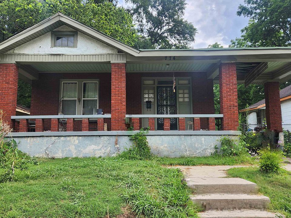 2nd image of 774 Roanoke Ave