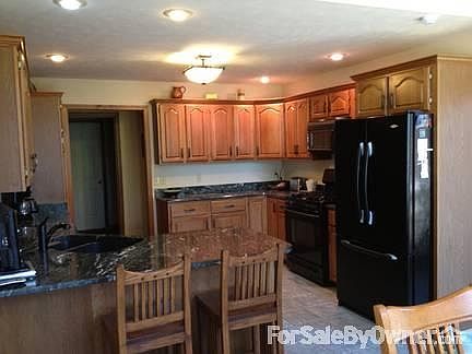 Kitchen
						:
						Granite Counter-tops - Ceramic Tile