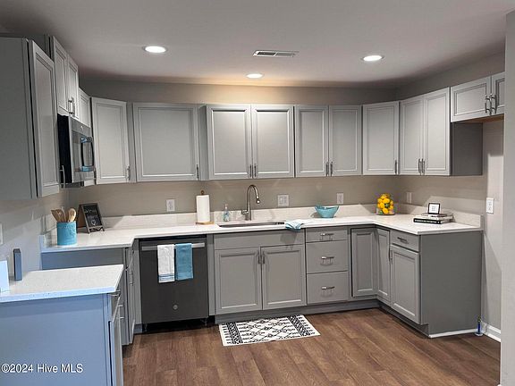 3rd image of 1404 E Fourteenth Street