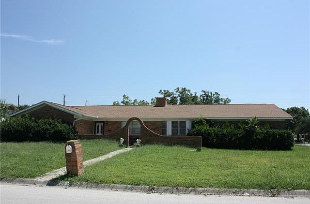1st image of 903 W University Dr