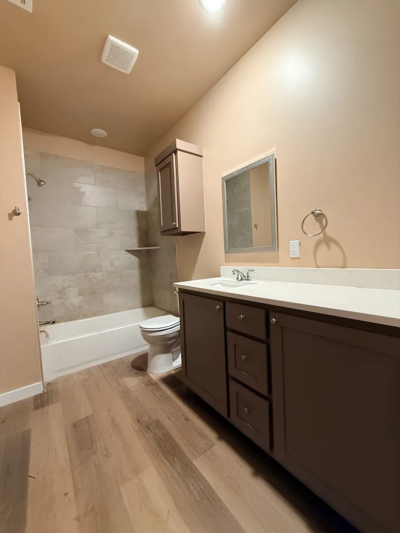 Modern 2-Bedroom Duplex Unit | Stylish Design & Prime Location — Photo 4