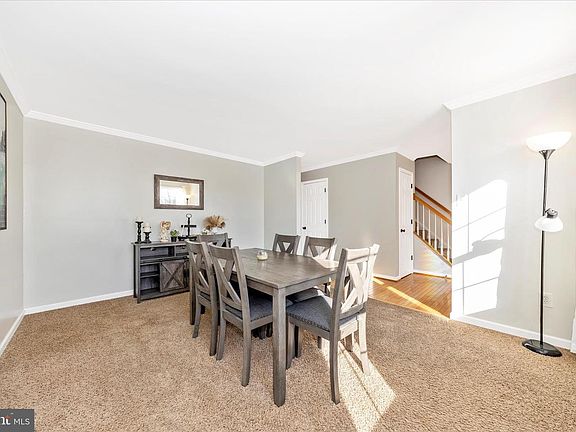 5th image of 7 Rockingham Dr