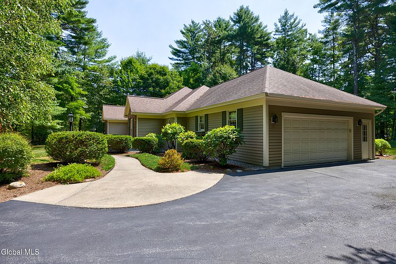 3rd image of 114 Equinox Drive