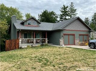 707 Holiday Rd, Coralville, IA 52241