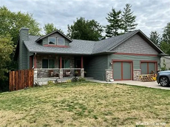 707 Holiday Rd, Coralville, IA 52241