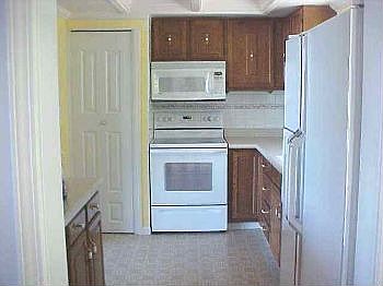 4th image of 2006 B St