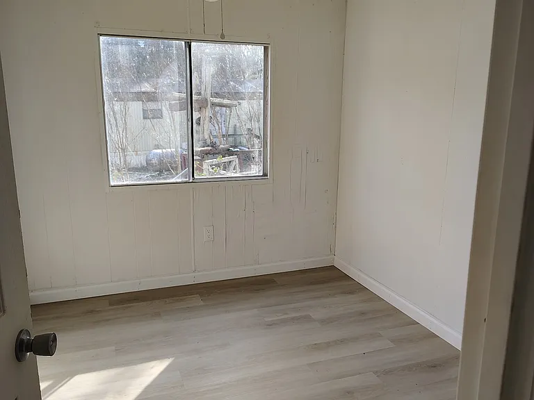 Country Manor Ln — Photo 8
