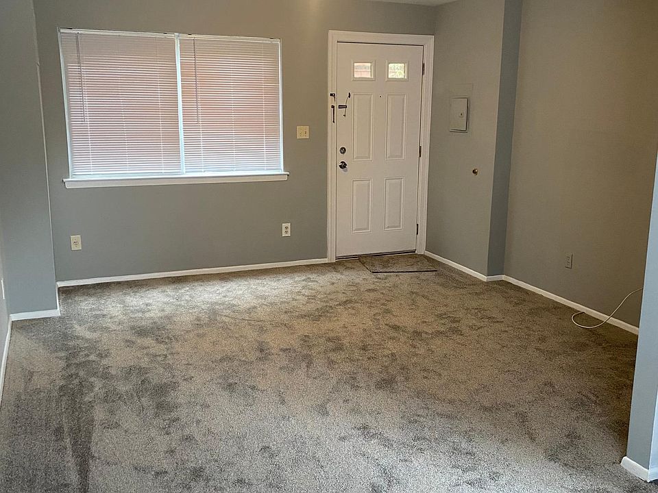 1st image of 35 Langere Pl APT D