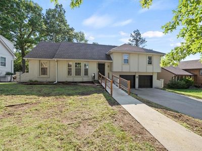 9523 Connell Dr, Overland Park, KS, 66212