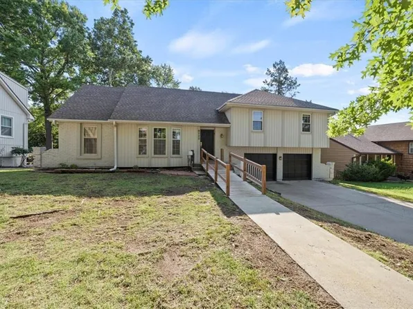 9523 Connell Dr, Overland Park, KS 66212