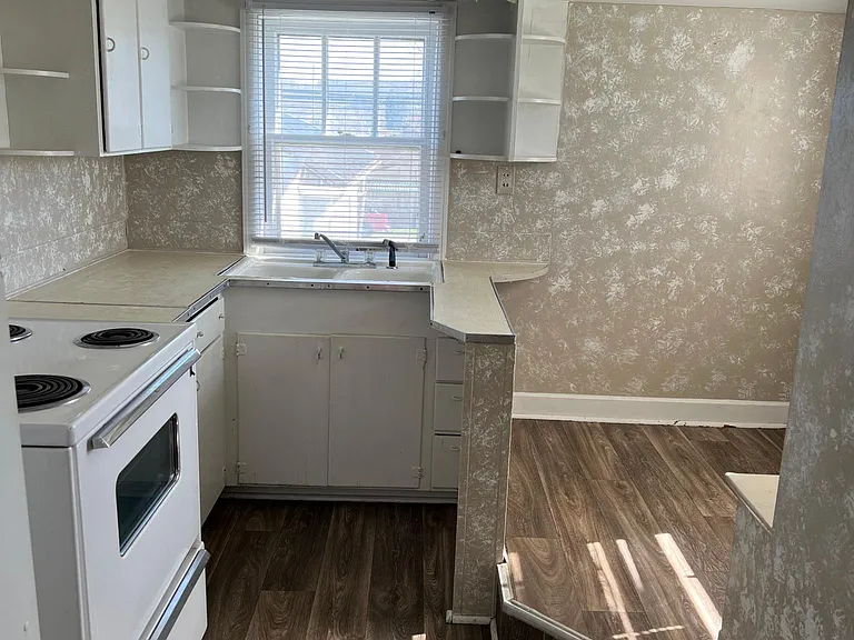 506 Bee St #2 — Photo 6
