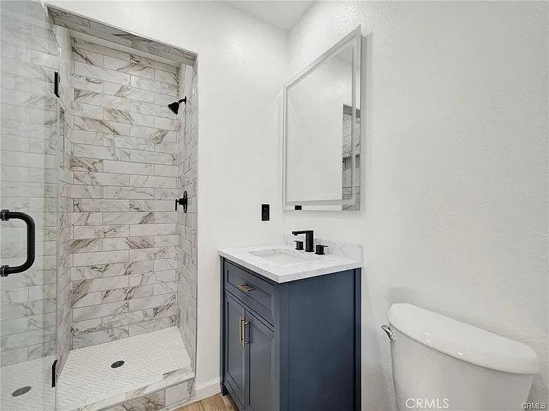 727 Robinson St — Photo 9