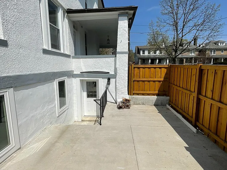 1412 Montague St NW #B — Photo 2
