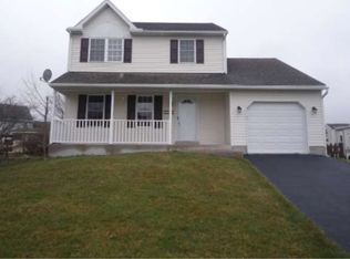 510 Meadowcrest Ln, Douglassville, PA 19518