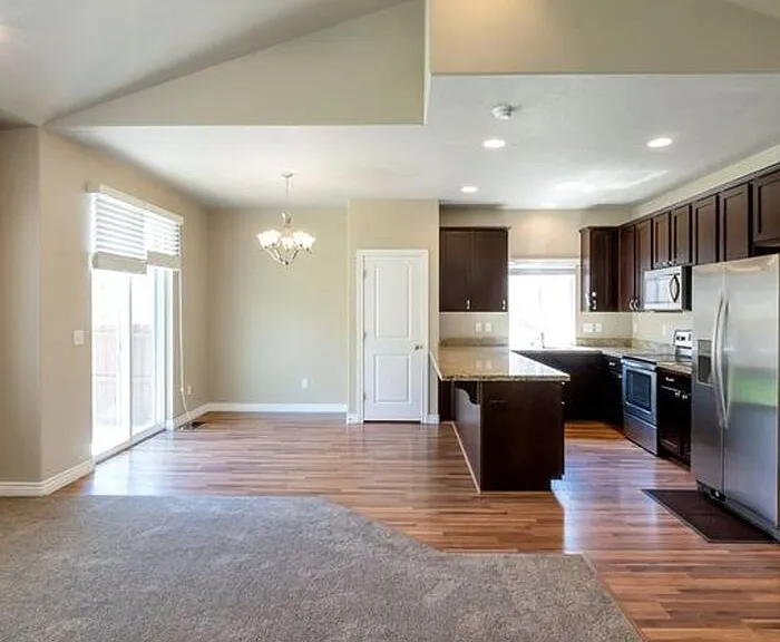 1848 W Woodview Dr — Photo 14