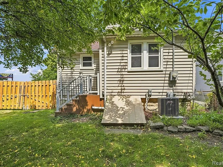 329 W Sonoma Ave — Photo 24
